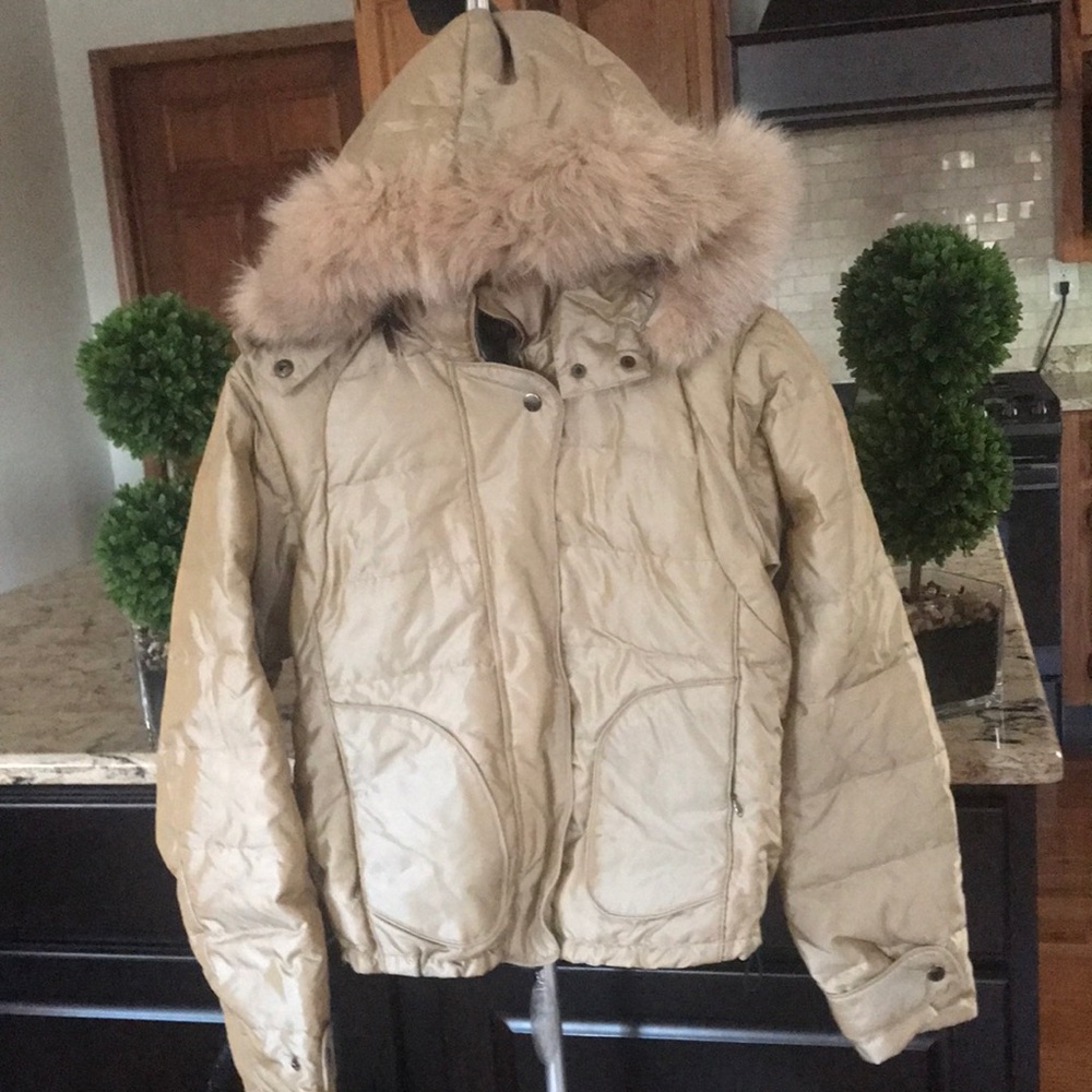 New beautiful coat, tags attached! Champagne color with a cute fur hood 😀